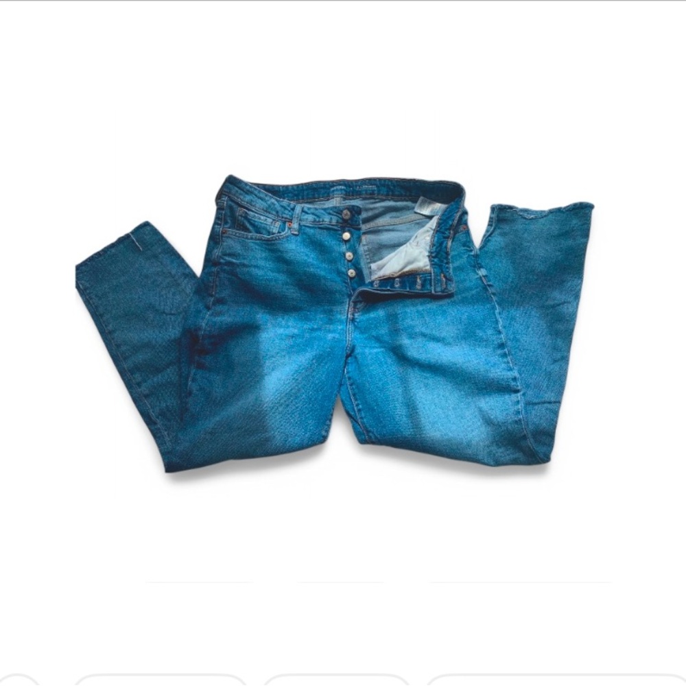 Old Navy Blue Skinny Jeans with Sleek Fabric and Modern Fit
